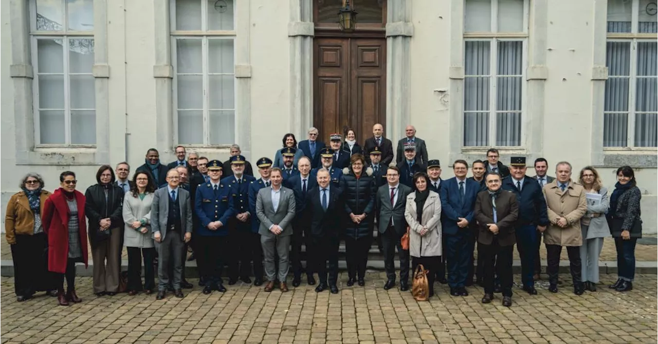 Le gouverneur de la province de Namur Denis Mathen organise une réunion stratégique avec les représentants