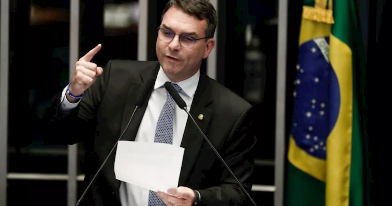 Flávio Bolsonaro pede para TCU suspender licitação do governo Lula para agências de publicidade