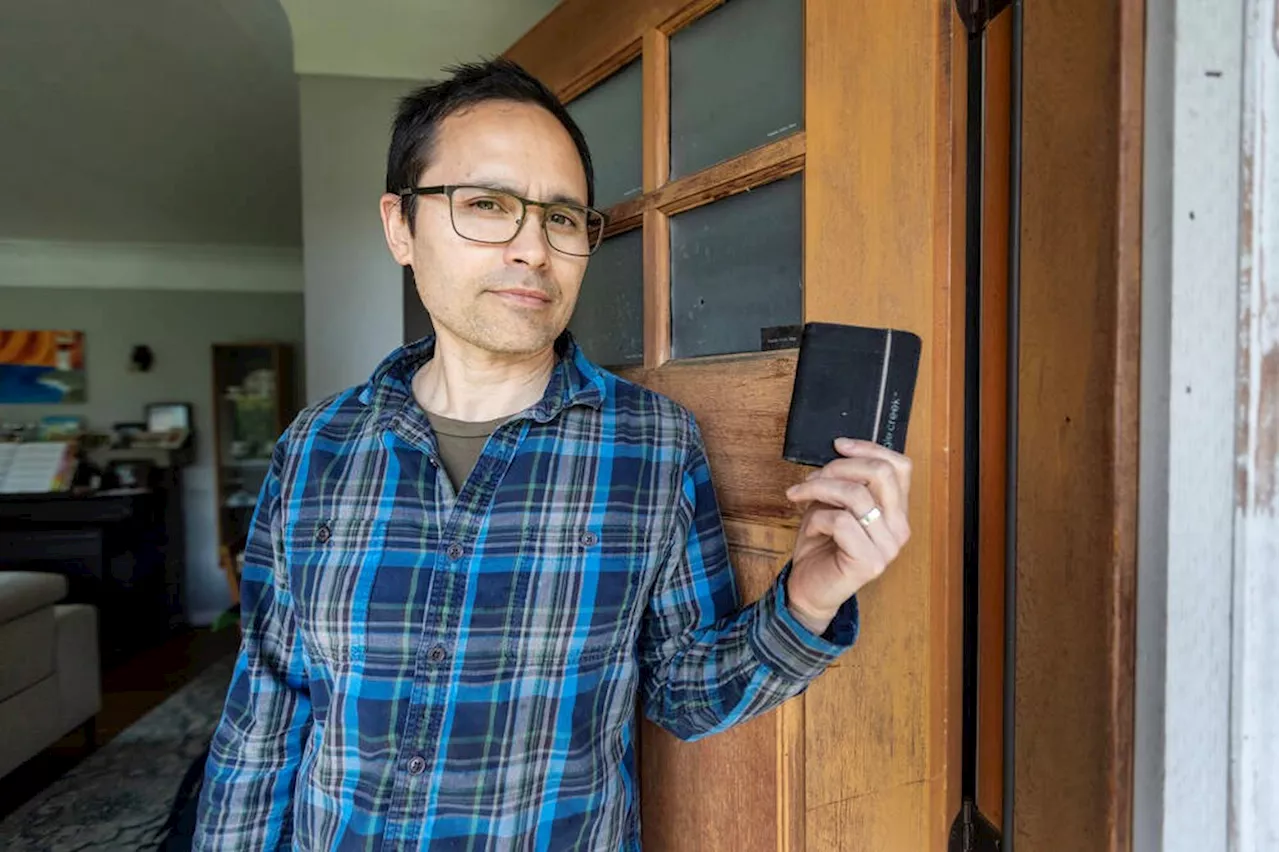 Victoria man recounts chasing thief who stole his wallet — in his sock feet