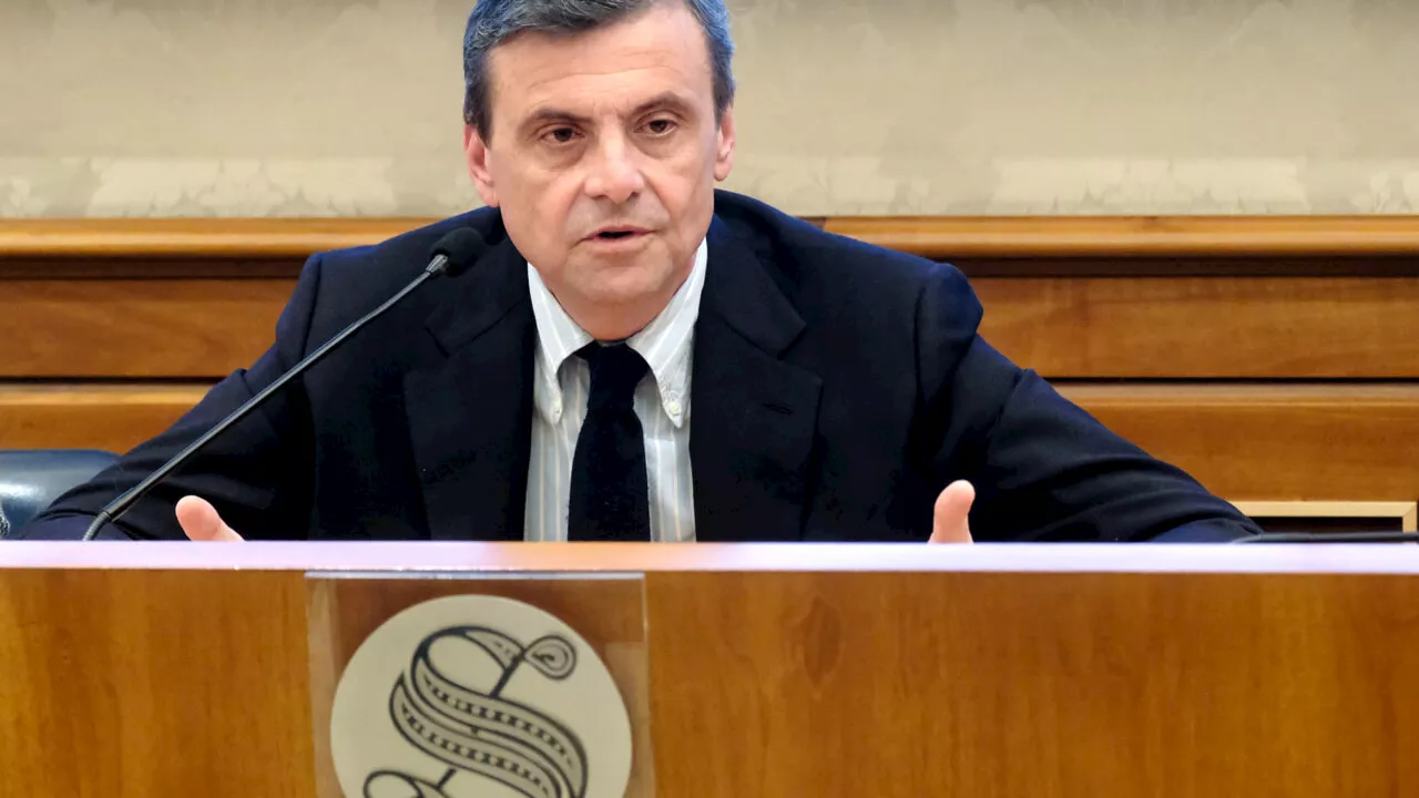 Carlo Calenda si candida alle Europee: "Opporci al progetto di Meloni"