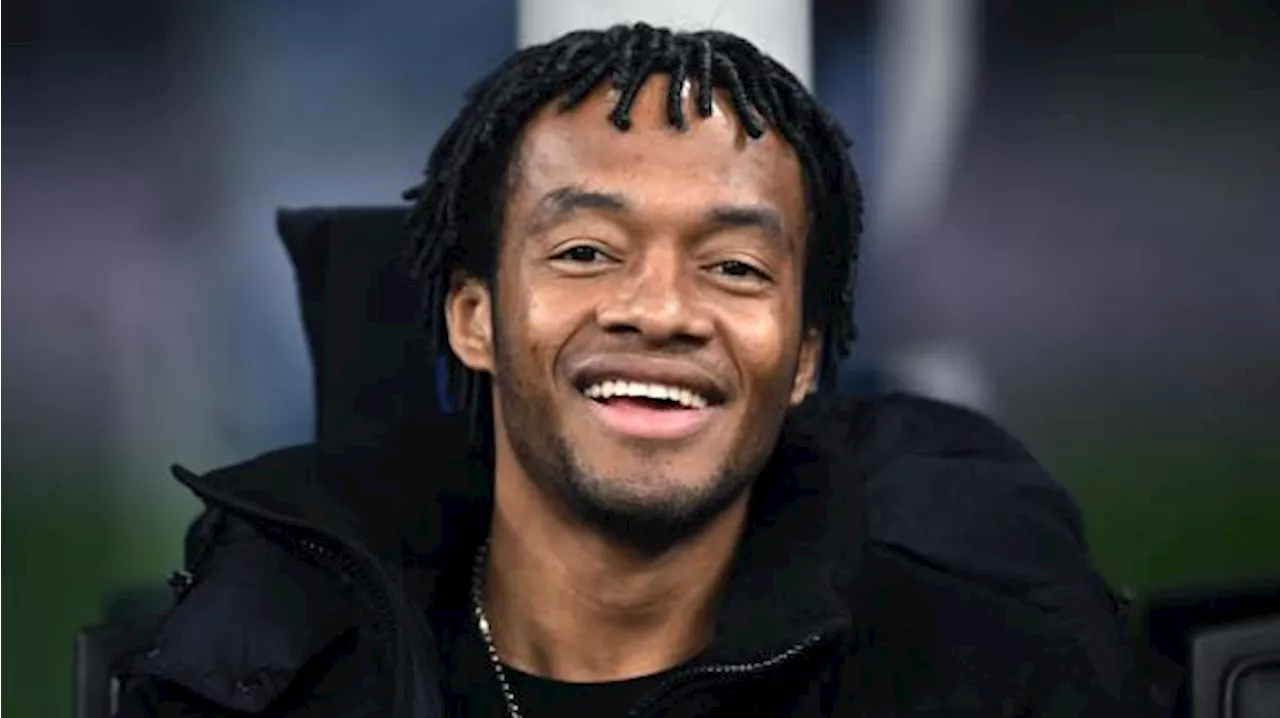 Inter, anche Cuadrado festeggia: il colombiano sul bus scoperto con occhiali a forma di stella