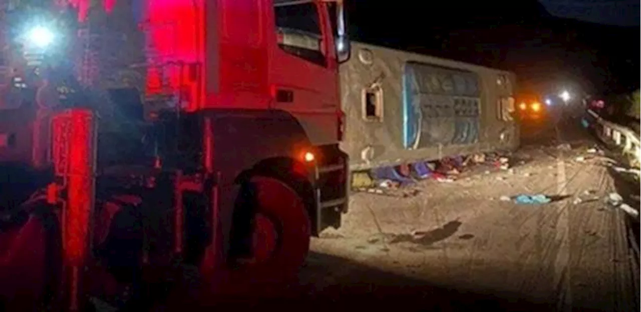 Ônibus tomba em 'curva da morte' e deixa sete mortos em Minas Gerais