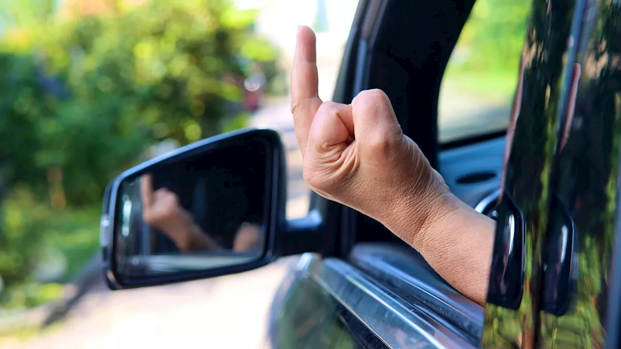 Mann (40) zeigt Polizisten betrunken den Mittelfinger: Verurteilt