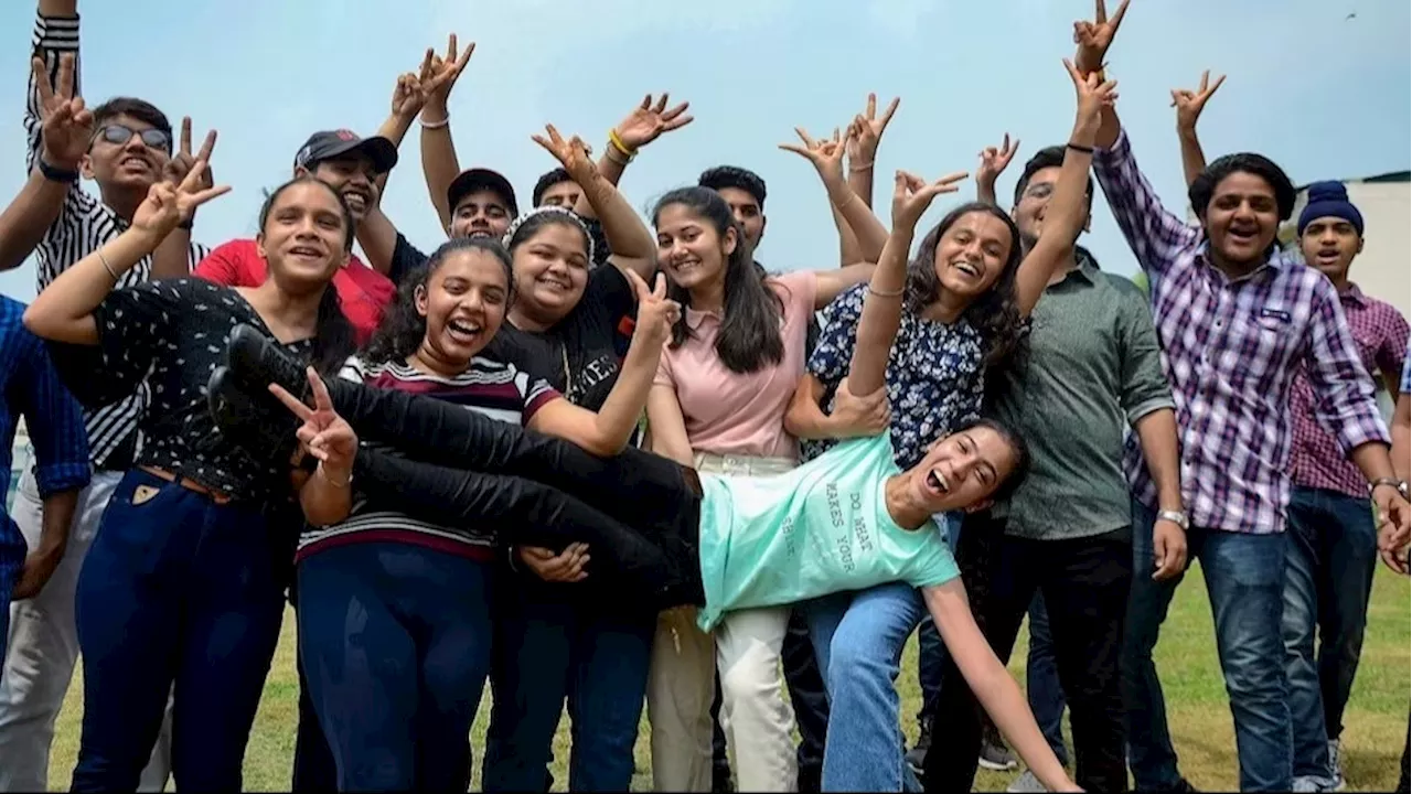 Himachal Board 12th Result 2024 Toppers: 98.89% लाकर कांगड़ा की कामाक्षी बनीं टॉपर, 12वीं में लड़कियों ने किया कमाल