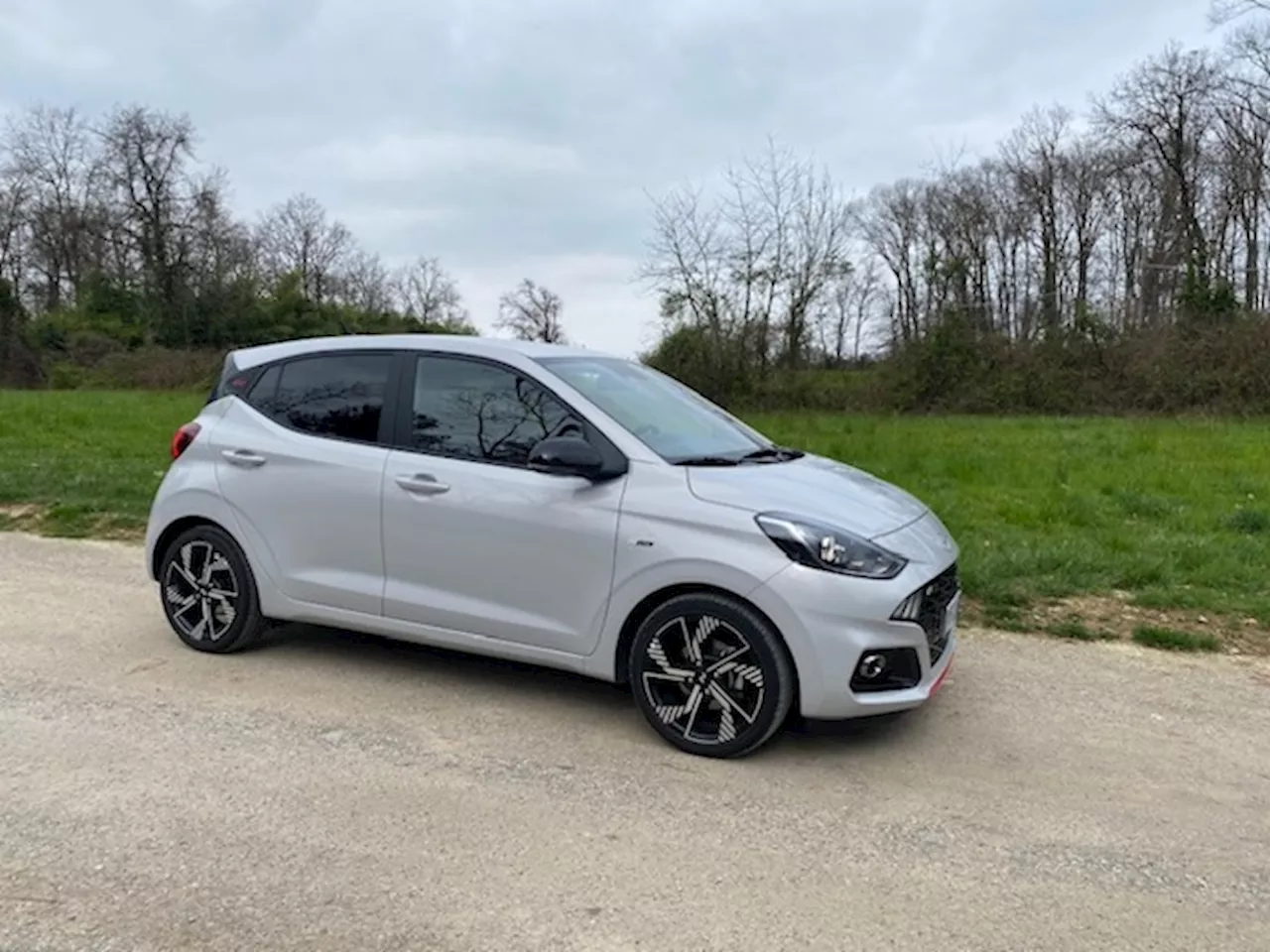 Hyundai i10 N Line è piccola con il peperoncino sotto al cofano