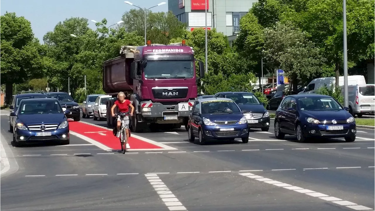 Nach Tod einer Radlerin: München überprüft Radwege in Mittellage