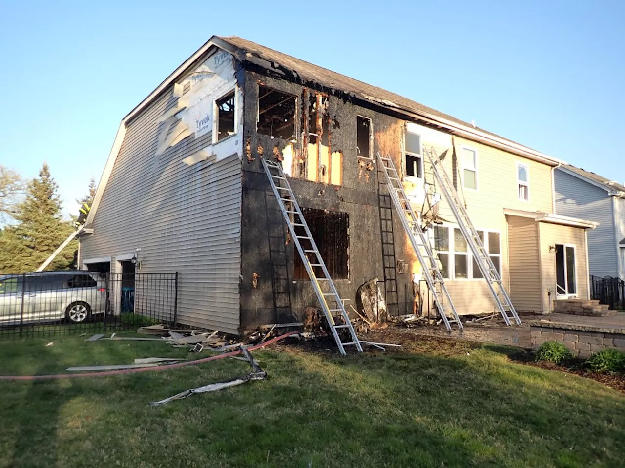 Aurora fire leaves house uninhabitable, firefighter with minor injury ...