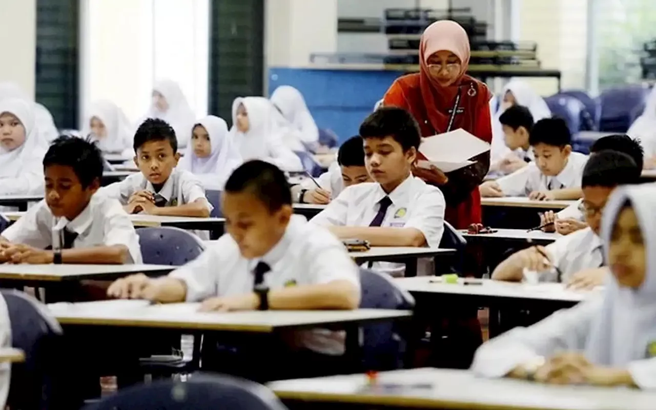 ‘Floating’ classrooms to address overcrowding in schools