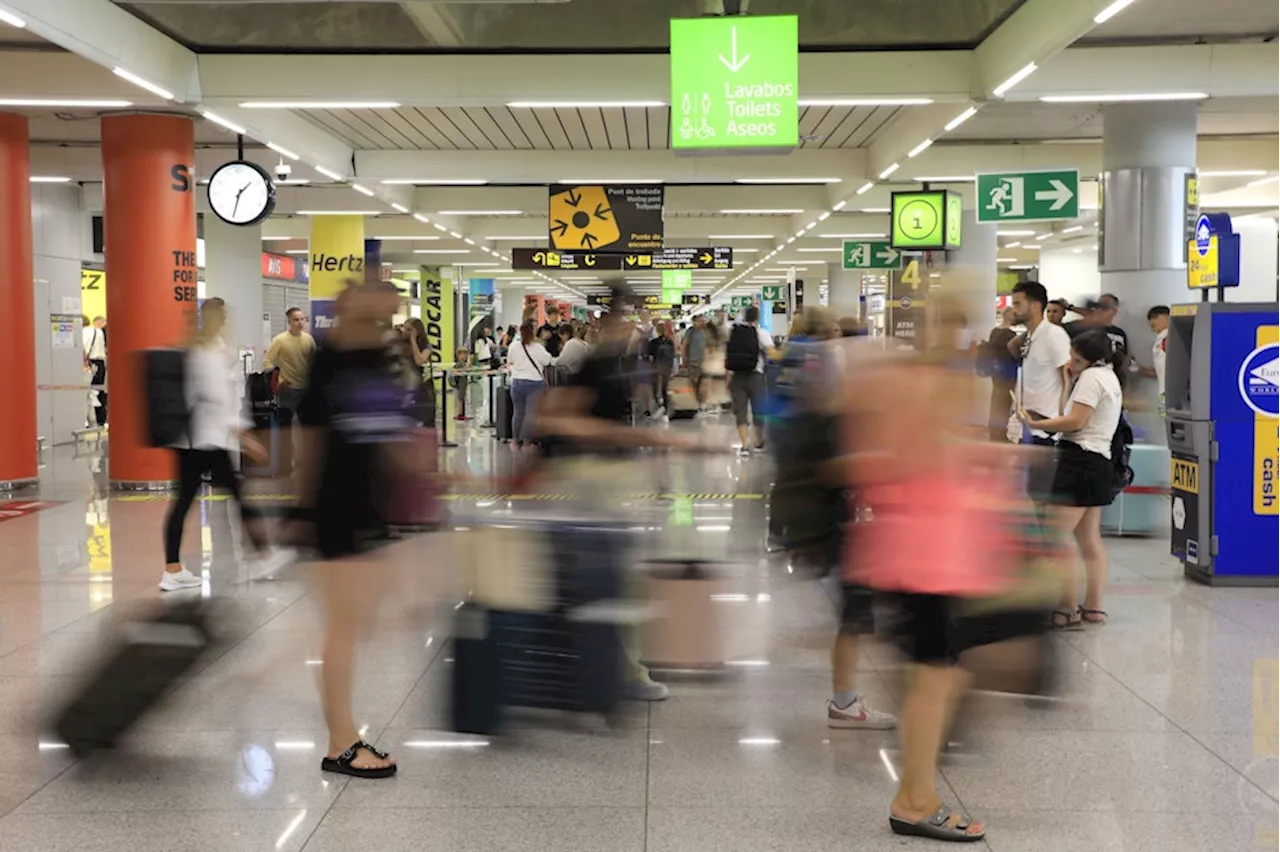 Mallorca: 200 Rentner und Rentnerinnen sitzen am Flughafen fest