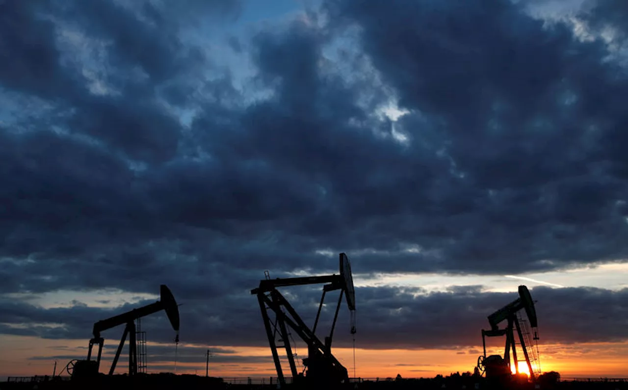 Oil prices slide on US rate jitters, strong dollar