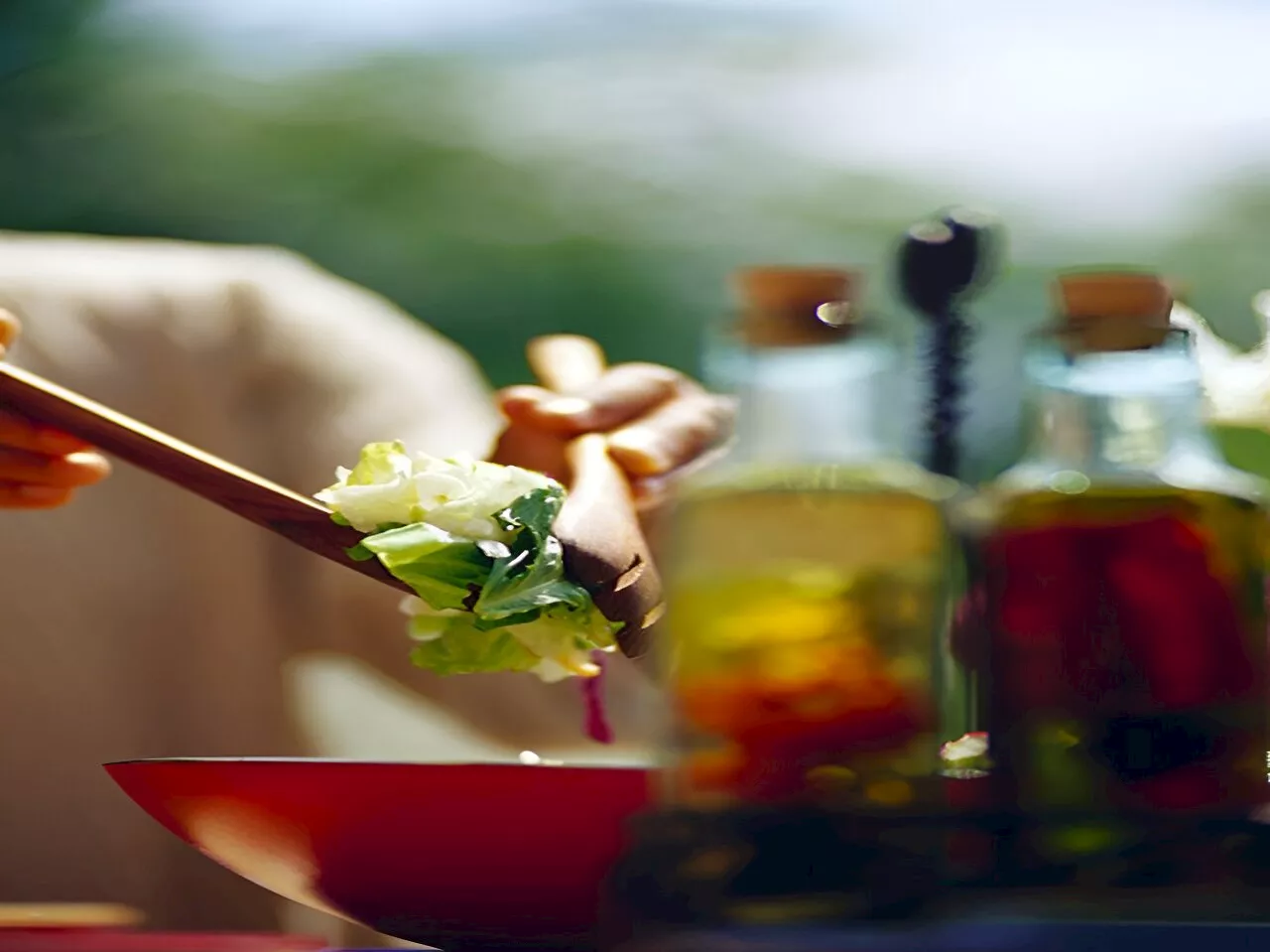 Smokers, former smokers may gain from switch to plant-based diet