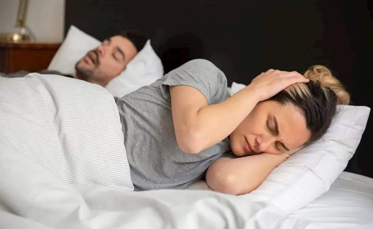 कपल्स के बीच बढ़ने लगा है स्लीप डिवोर्स का ट्रेंड, जानिए क्या है Sleep Divorce और रिश्ते पर इसका क्या पड़ता है असर