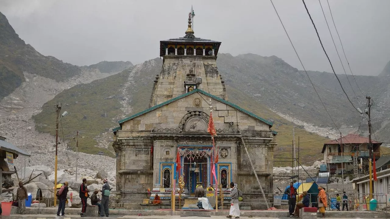 Char Dham Yatra: चार धाम यात्रा के रजिस्ट्रेशन को लेकर आया बड़ा अपडेट, हेलीकॉप्टर सेवा की बुकिंग फुल, जानें कब से मिलेंगे दर्शन