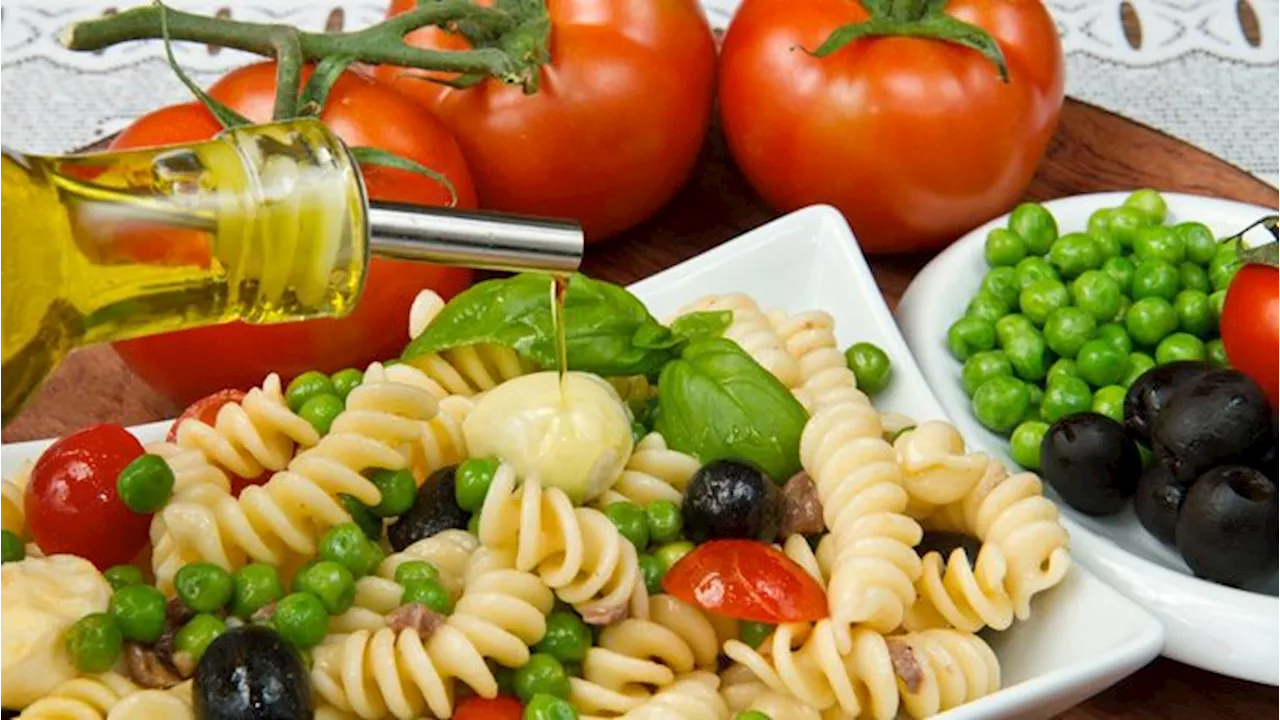 Chi s’informa di più, sceglie la dieta mediterranea e mangia meglio