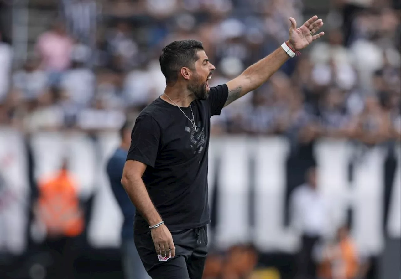 António Oliveira celebra vitória do Corinthians, exalta trabalho do grupo e blinda Cássio