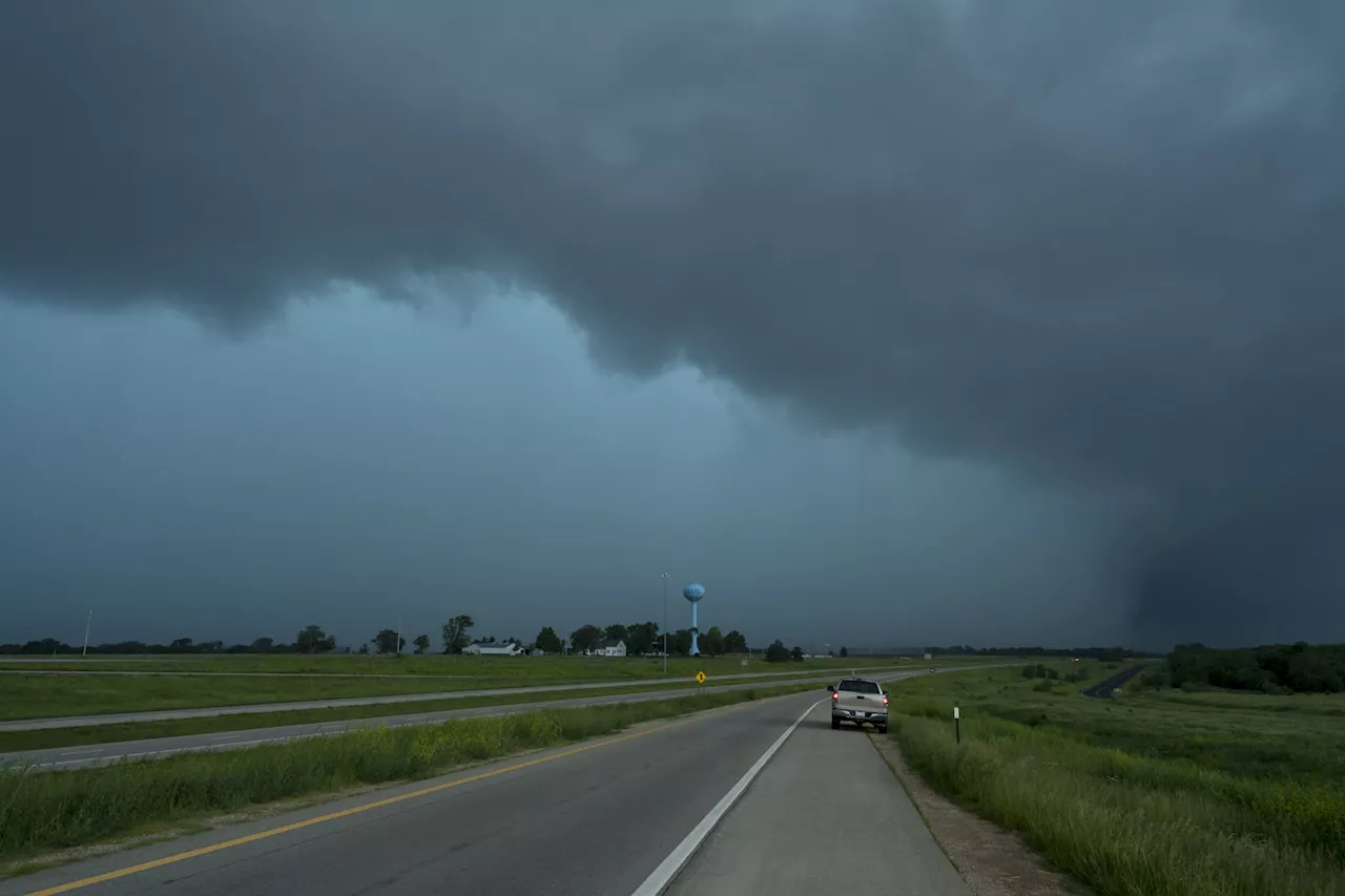 États-Unis : des tornades font au moins cinq morts dans le centre du pays