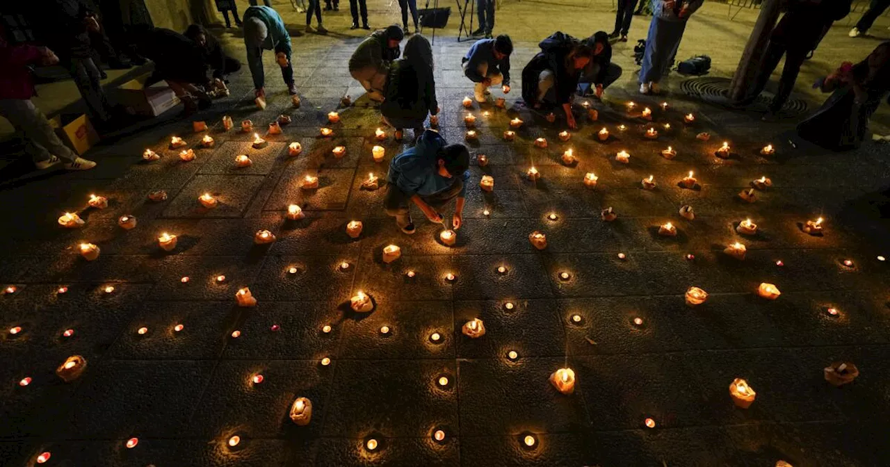 Emotivos funerales en honor de tres policías asesinados en el sur de Chile