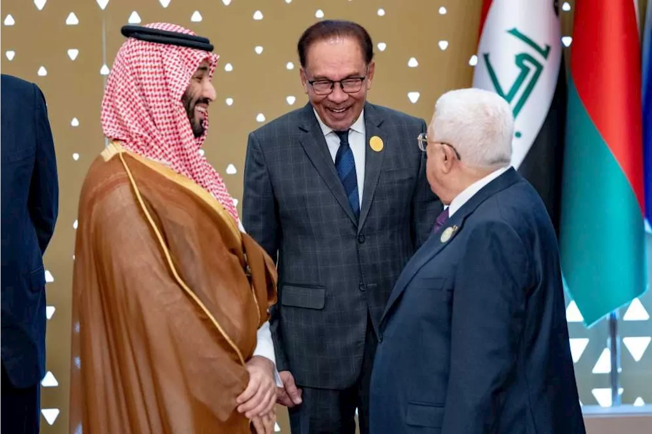 Anwar arrives in Riyadh to attend OIC Extraordinary Summit on Israel's aggression in Palestine