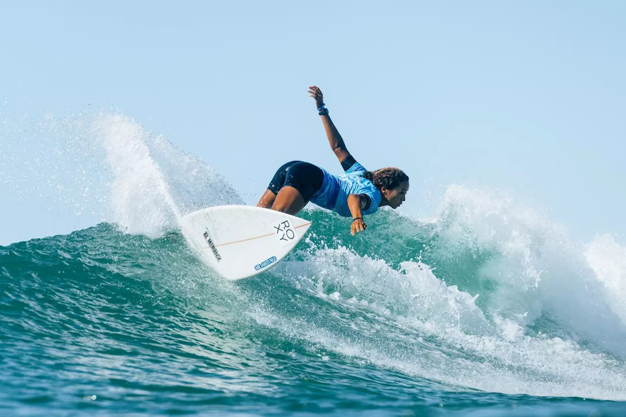 Surf : Vahine Fierro frappe fort d’entrée au Challenger Series de Snapper Rocks et file en 8es de finale, Tessa Thyssen également dans le coup