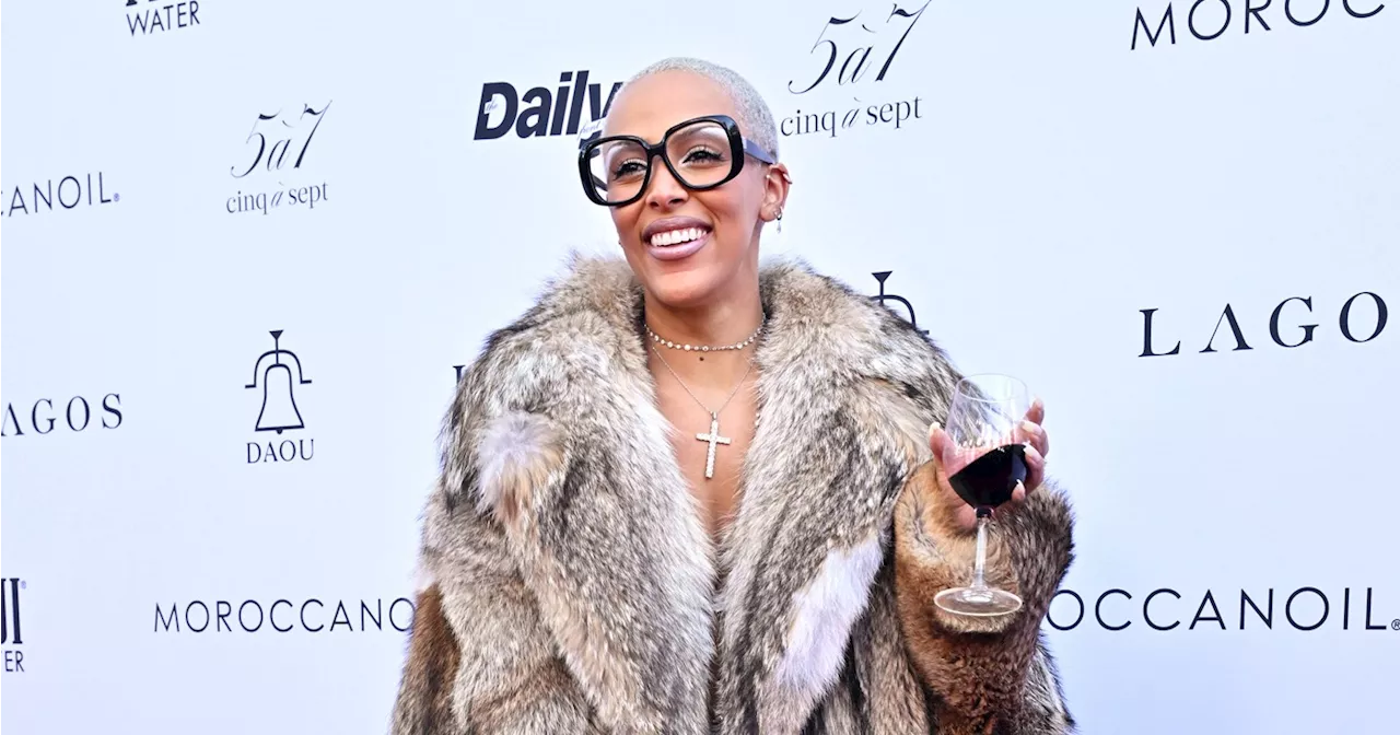   Doja Cat Carries a Suitcase on Daily Front Row Awards Red Carpet