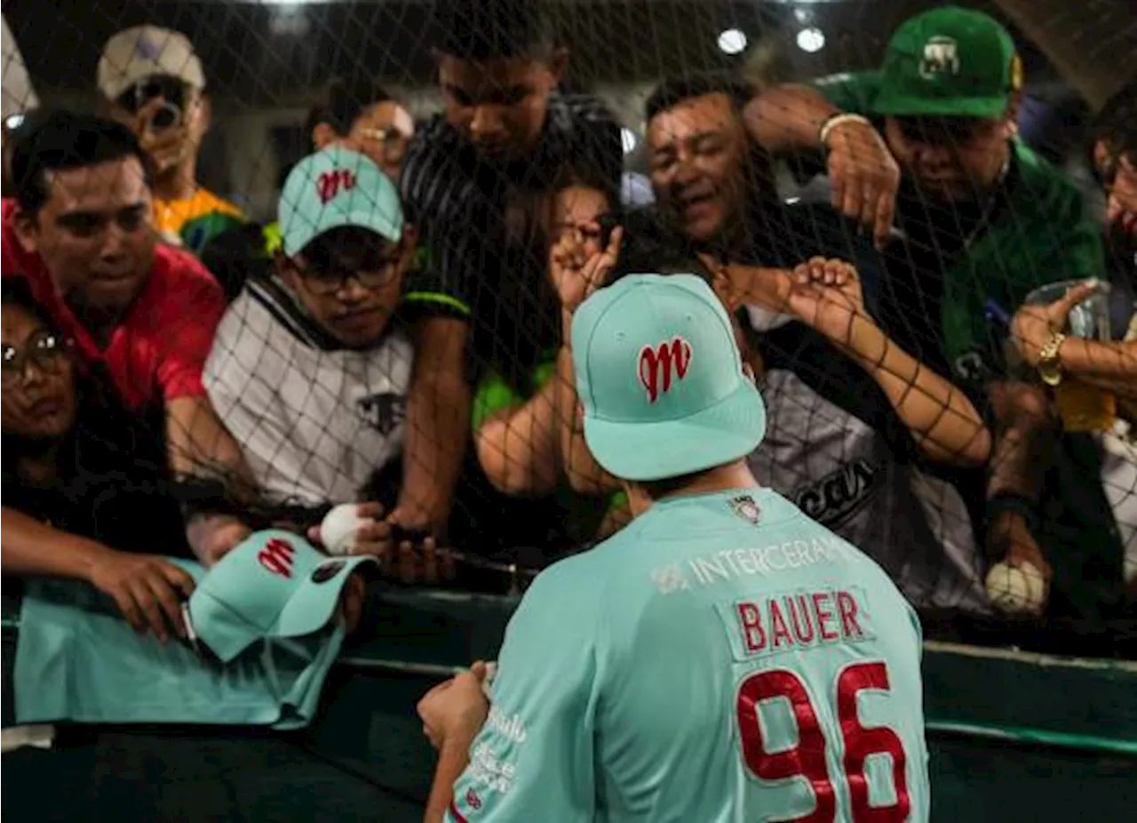 Trevor Bauer lanza 14 entradas impecables y lidera la victoria de los Diablos Rojos