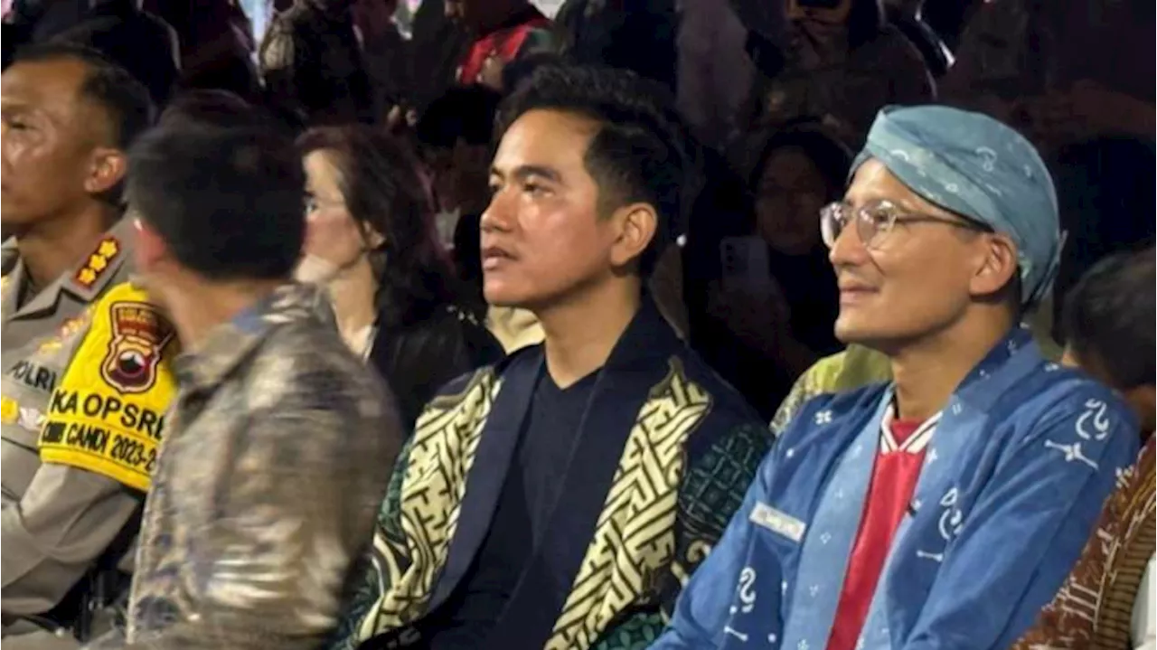 Gibran Bareng Sandiaga Nobar Laga Timnas Indonesia Vs Uzbekistan di Balai Kota Solo