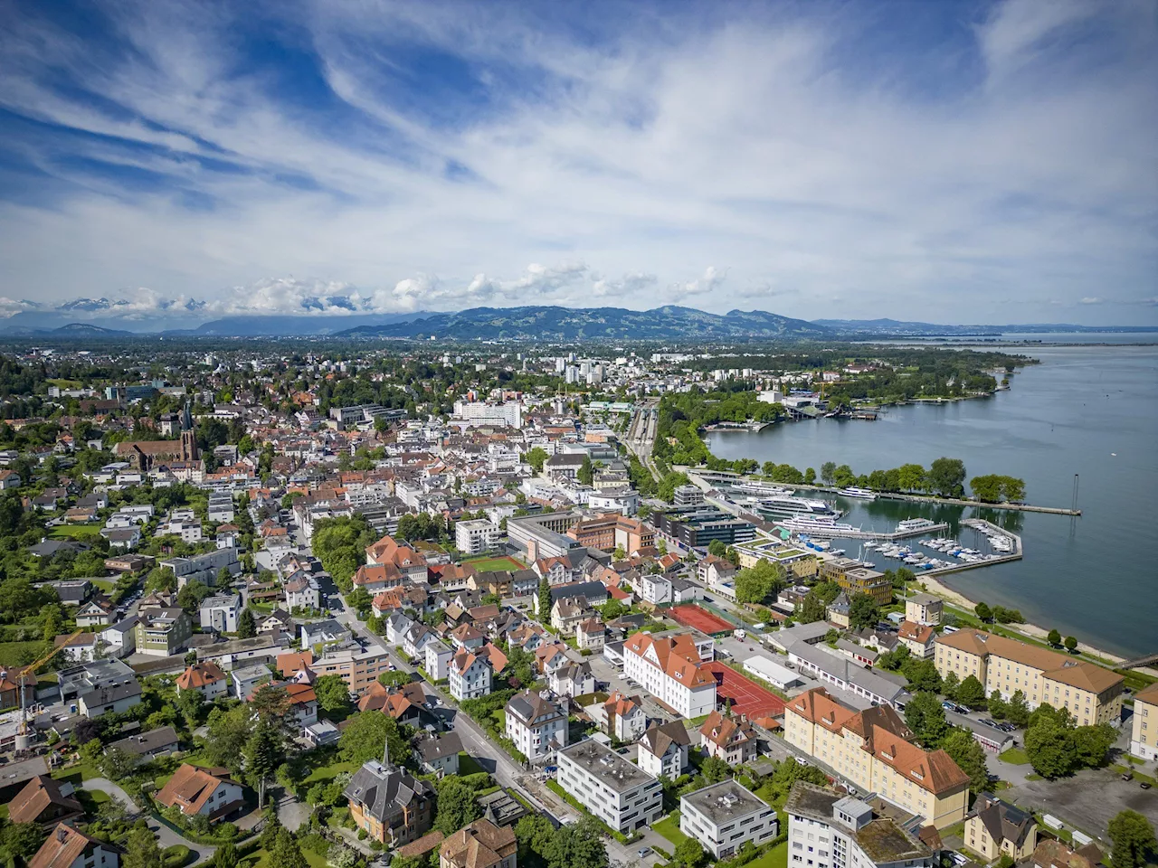 Abriss maroder Gebäude in Bregenz für neue Magerwiese