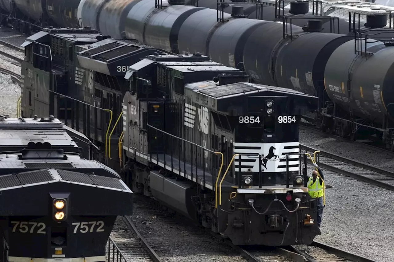 Investors trying to take control of Norfolk Southern railroad pick up key support