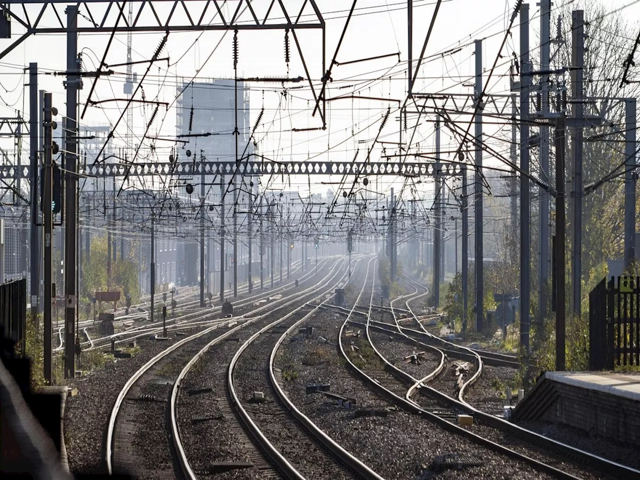 Indian Railway: आता एकाच ट्रॅकवर धावणार बुलेट, हायस्पीड आणि एक्स्प्रेस, काय आहे रेल्वेची नवीन योजना?