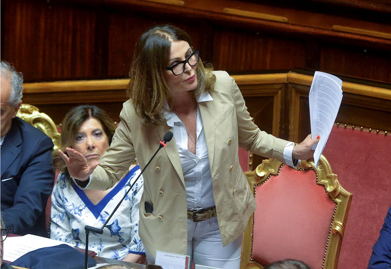 Opposizione prova a saldarsi su sfiducia Santanchè, Pd vota mozione M5s