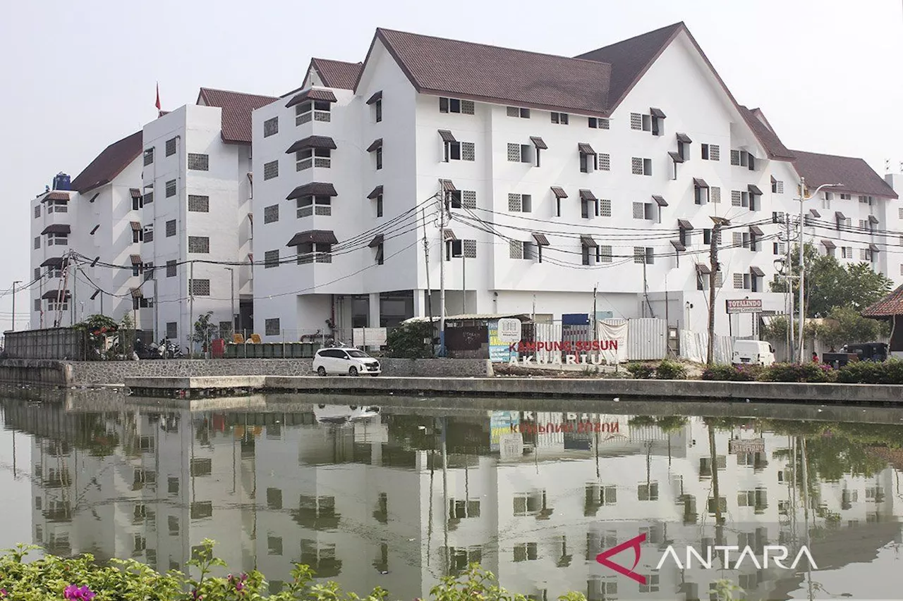 Menjelajahi Kampung Susun Akuarium di kota tua