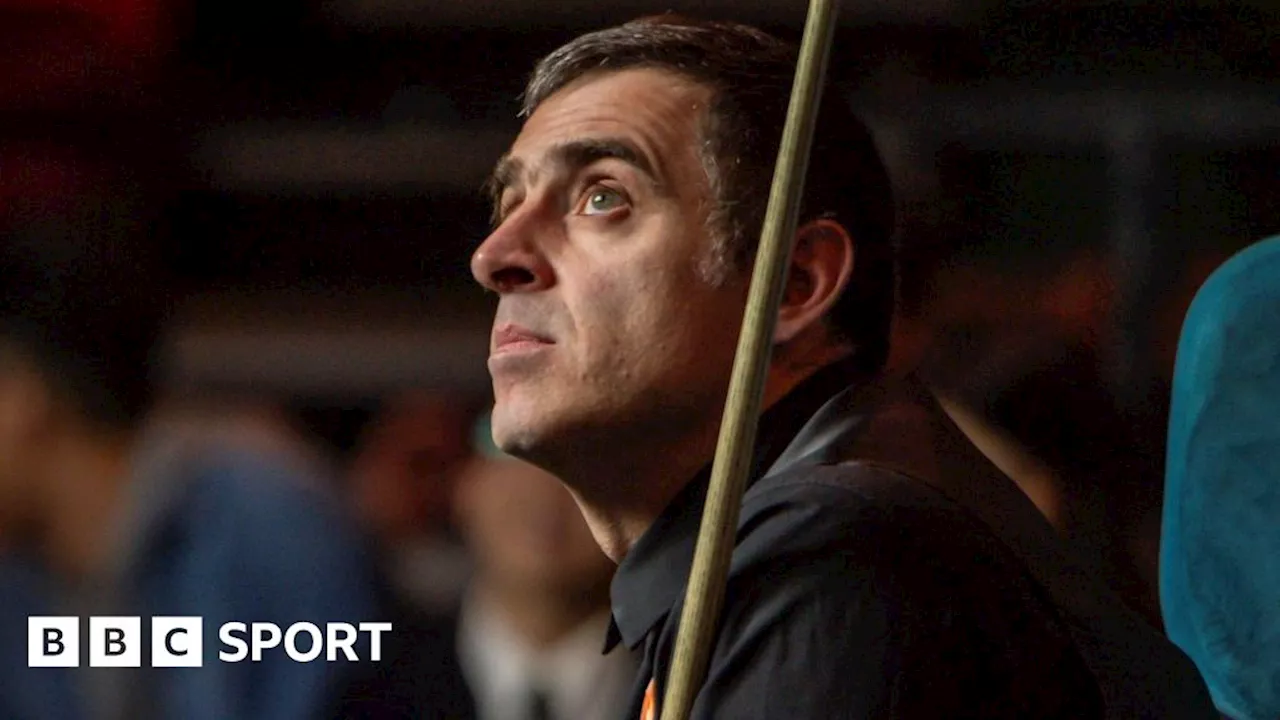 Tour Championship: Ronnie O'Sullivan thrashes Ali Carter to reach semi-finals