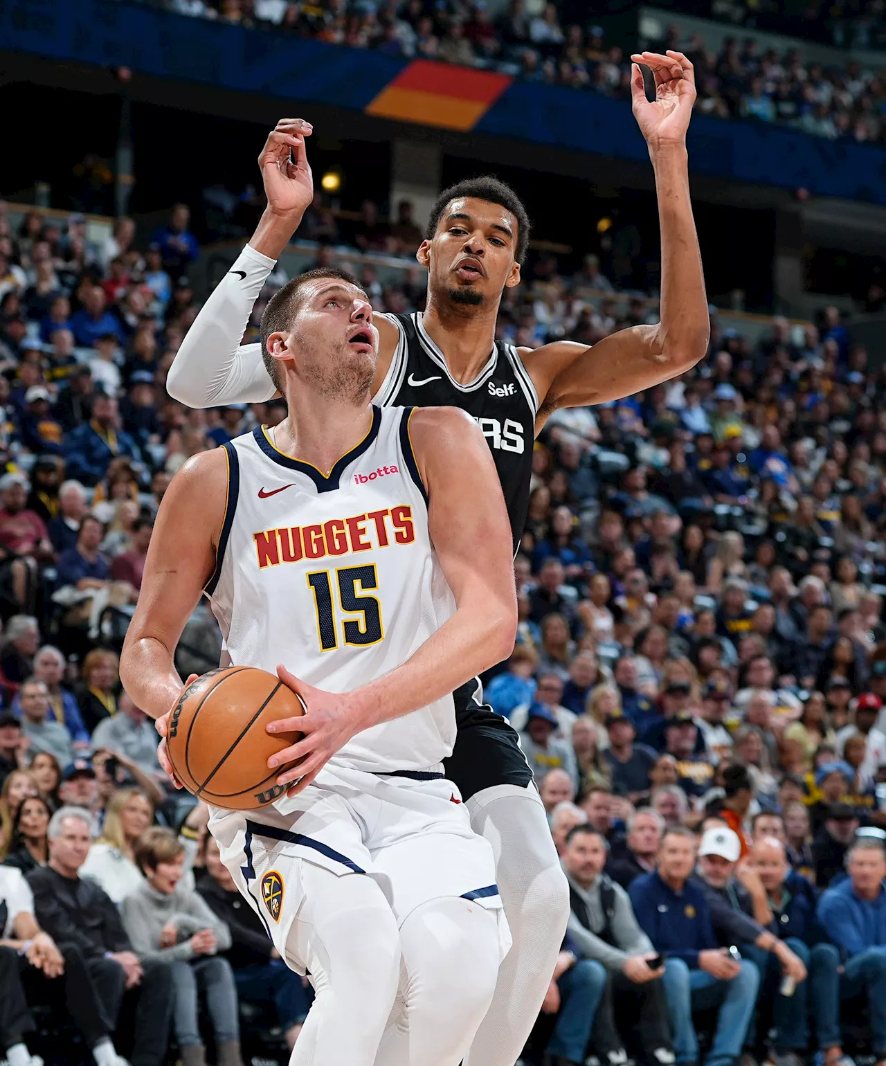 Nikola Jokic Leads Denver Nuggets to Victory Over San Antonio Spurs