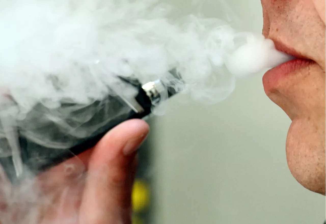 More time on social media ‘linked to smoking and vape use among teenagers’