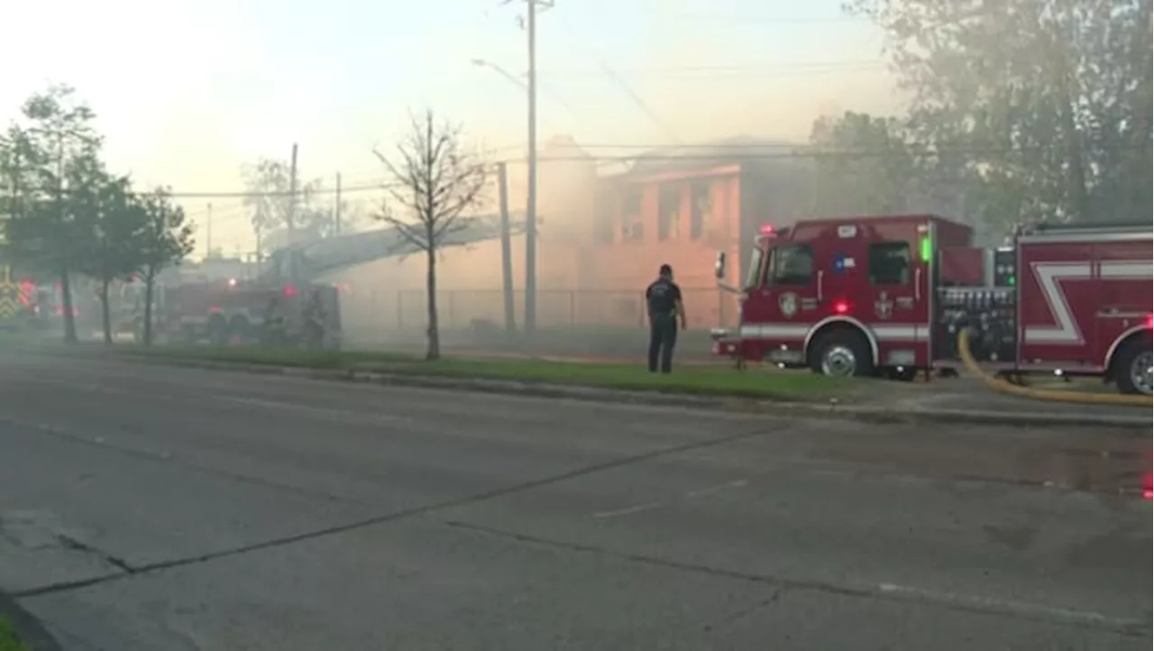 Crews extinguish fire at vacant building owned by HISD in SE Houston