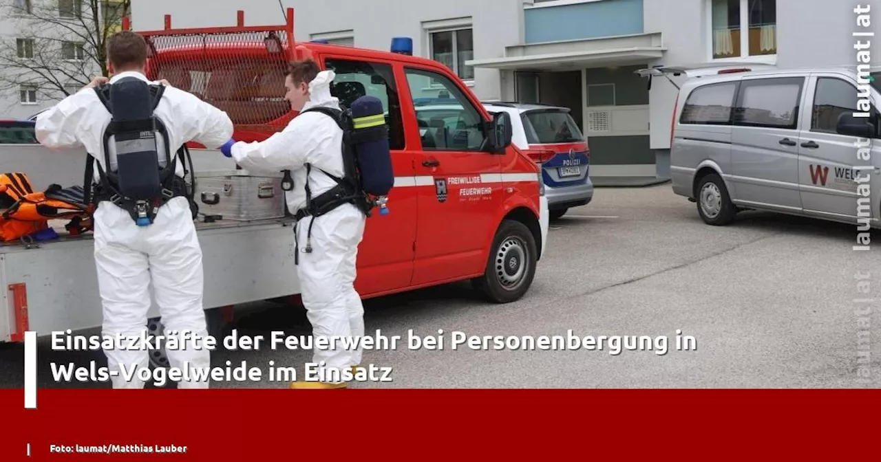 Einsatzkräfte der Feuerwehr bei Personenbergung in Wels-Vogelweide im Einsatz