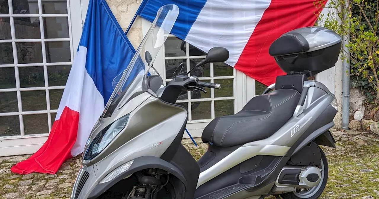 Le célèbre scooter de François Hollande sera vendu lors d’une vente aux enchères