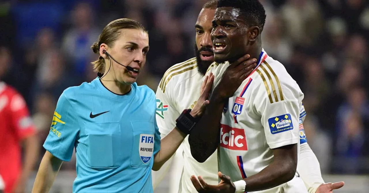 Une note de 1, prestation «exécrable», L'Équipe torpille Stéphanie Frappart, l'arbitre d'OL-Valenciennes