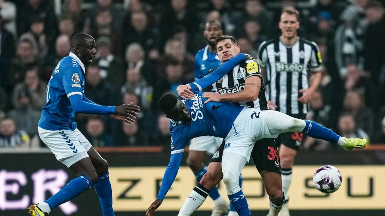 Hormati Puasa Ramadhan Pemain Muslim, Duel Liga Inggris Newcastle vs Everton Sempat Jeda di Waktu Buka