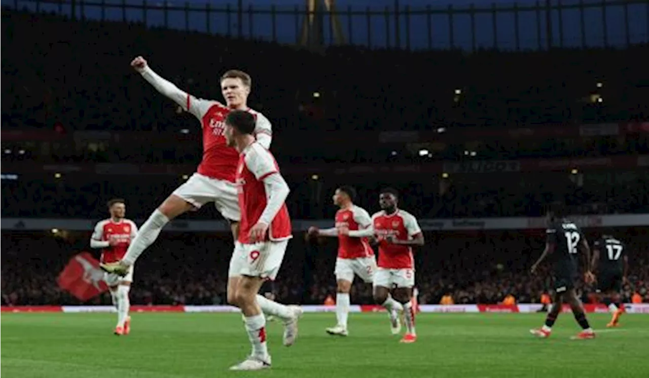 Arsenal Menang atas Luton Town dan Puncaki Klasemen