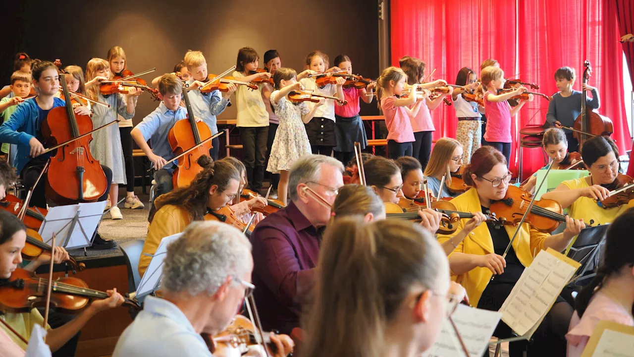 Orchester „Mosaik“ spielt Mitte April in Hof und Himberg auf