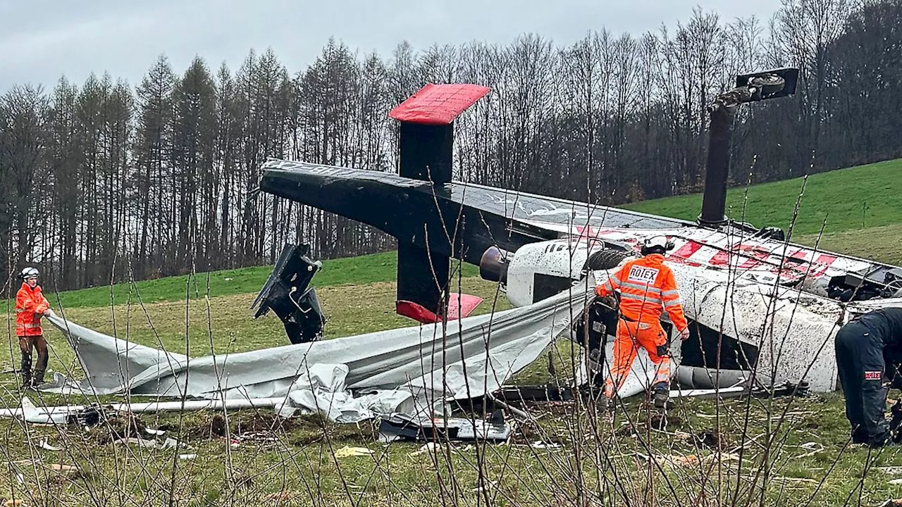 Thüringen: Hubschrauber stürzt bei Forstarbeiten ab: Pilot überlebt