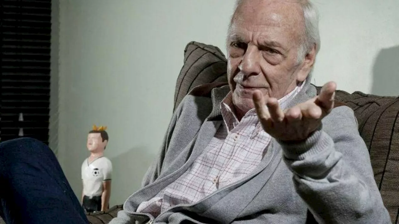 El entrenador César Luis Menotti continúa internado y fue sometido a una cirugía