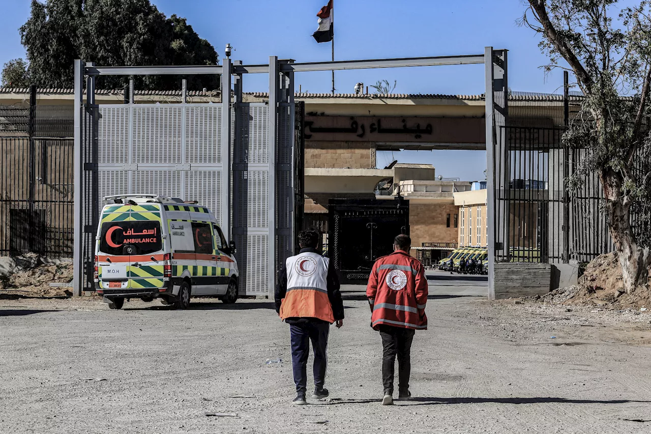 الهلال الأحمر الفلسطيني: نقل جثامين موظفي الإغاثة إلى معبر رفح (صور)