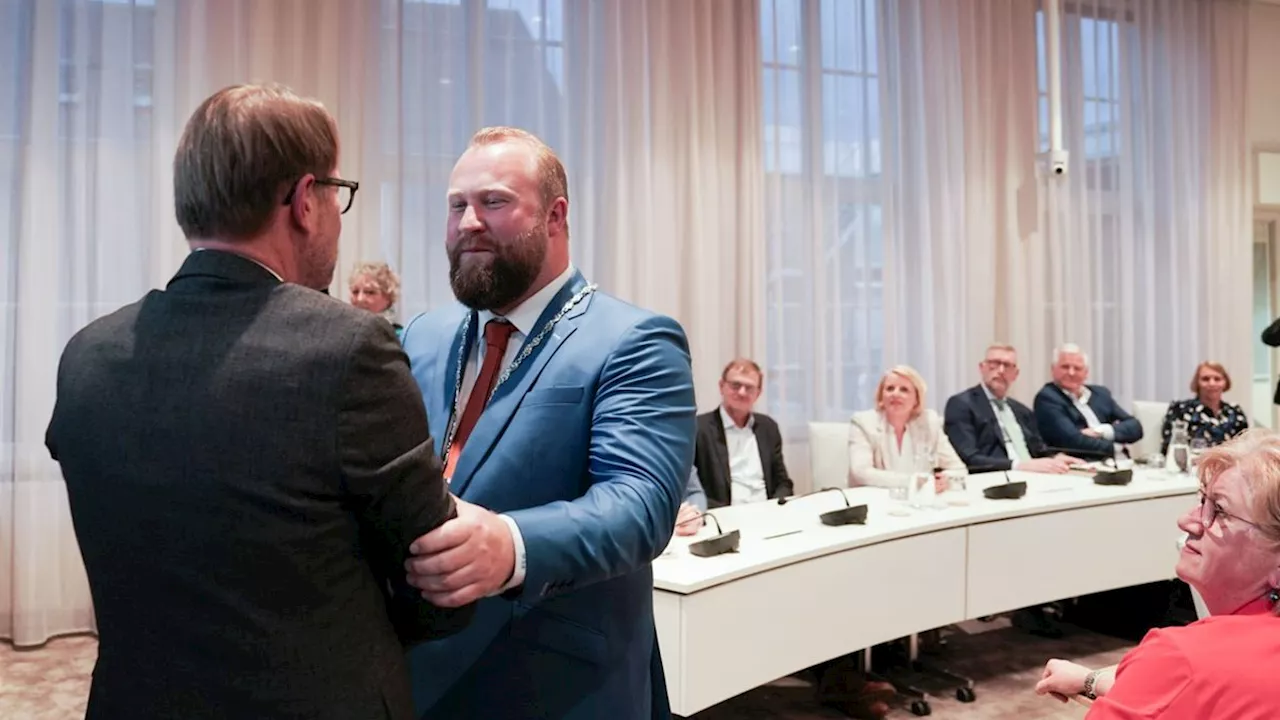 Martijn Breukelman officieel beëdigd als nieuwe burgemeester Hoogeveen