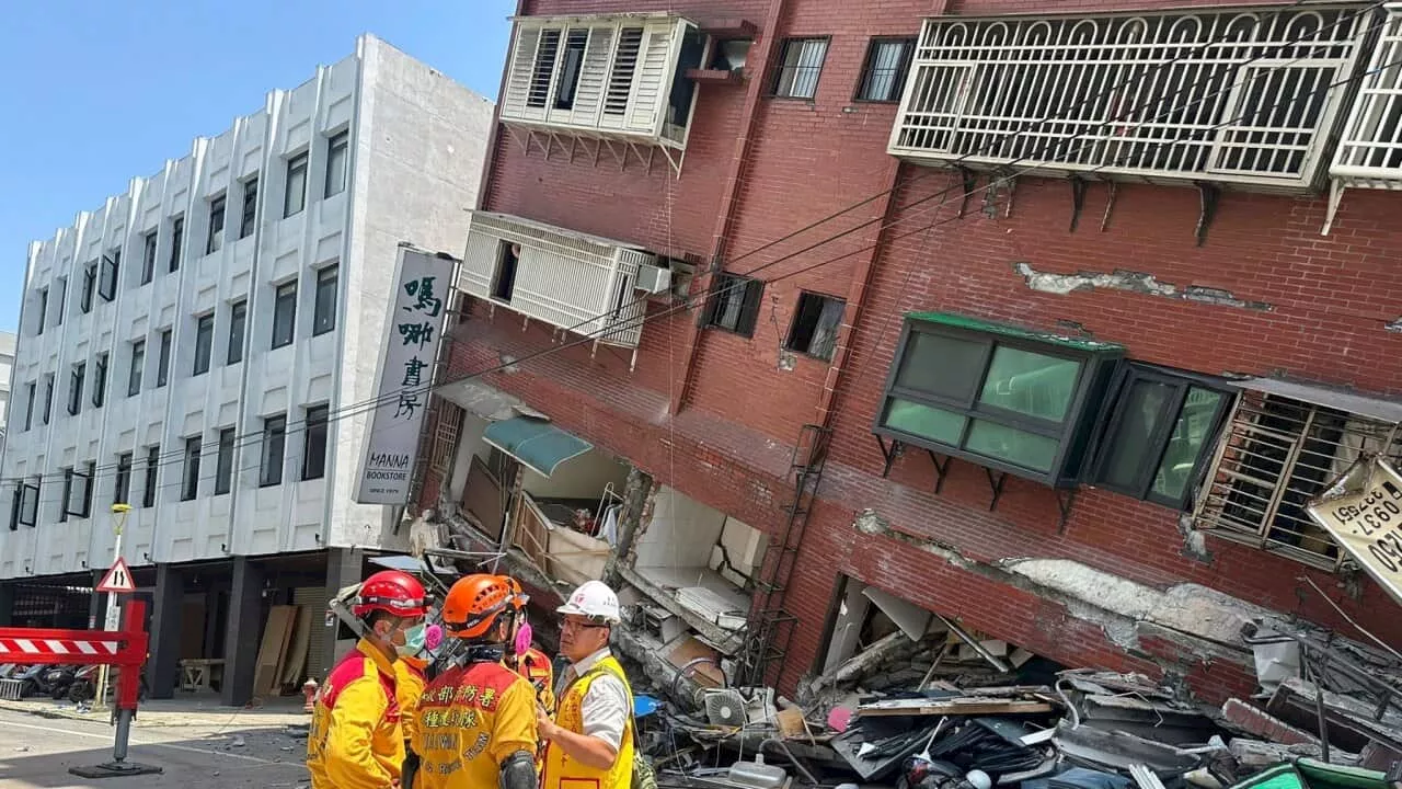 台湾地震已致九死逾千伤 50人前往国家公园途中失联