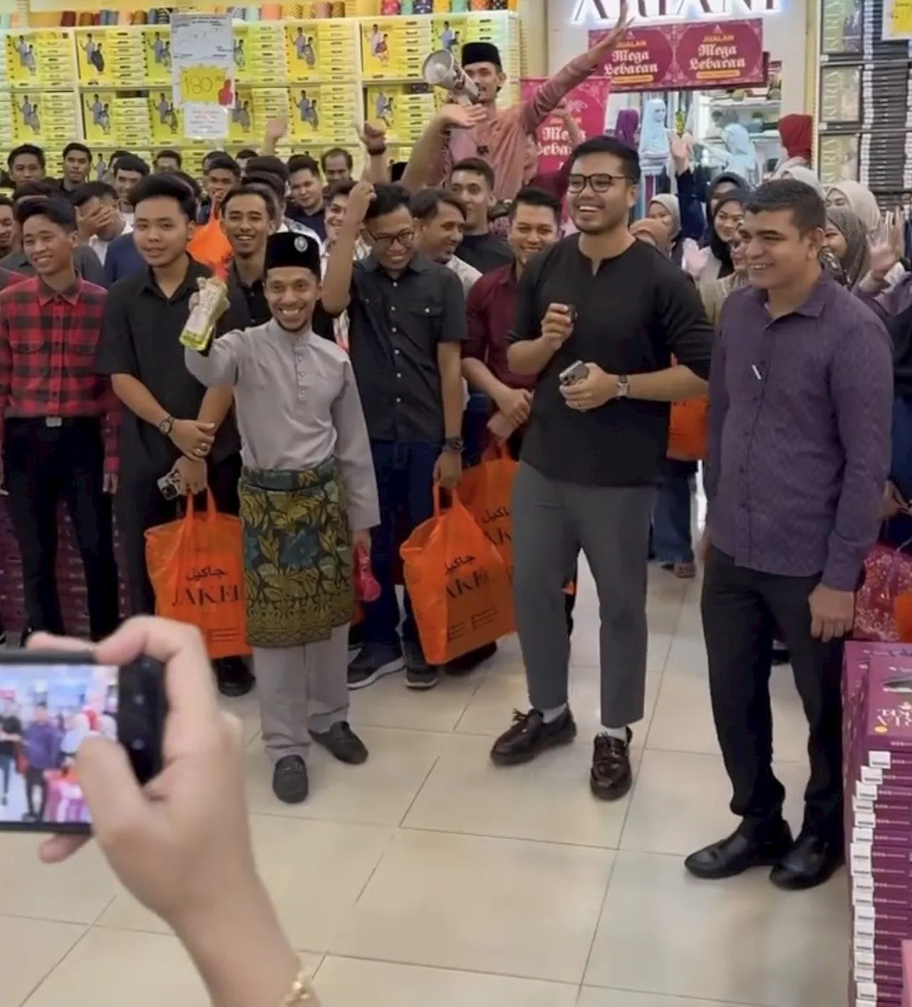 Malaysia's 'Sambal King' Khairul Aming closes factories, treats 100 staff for Hari Raya