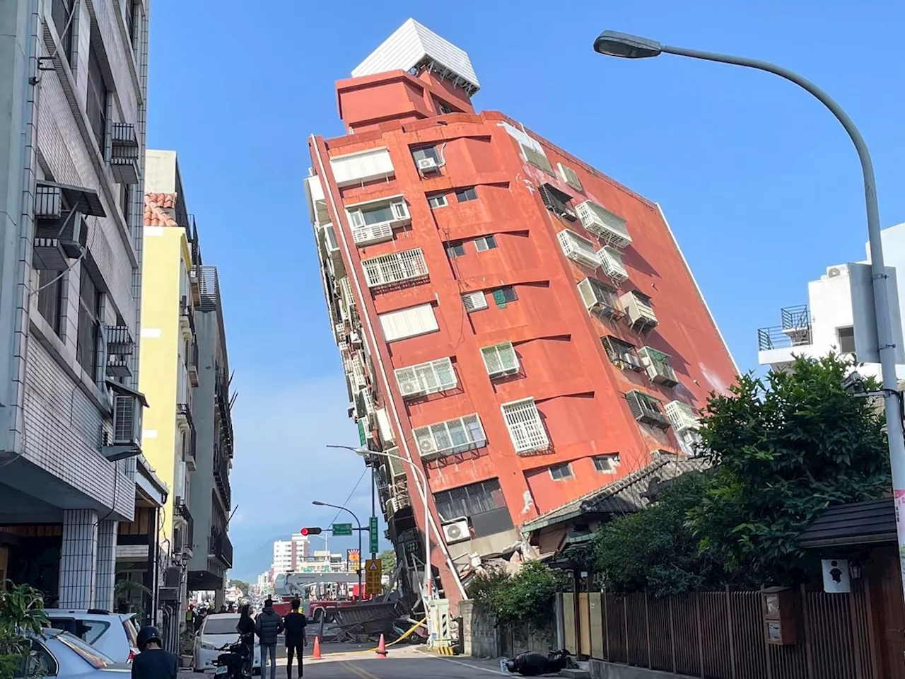 Taiwan hit by strongest quake in 25 years, one death reported (update)