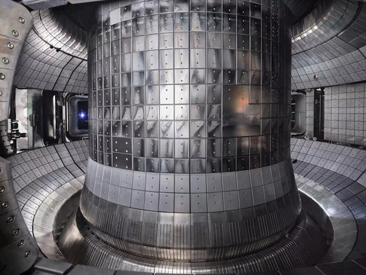'Sol artificial' coreano produz recorde com plasma de 100 milhões de graus