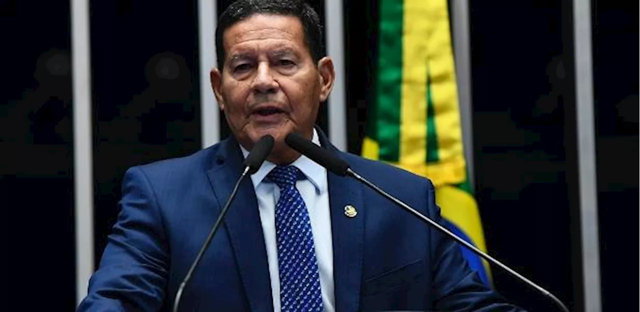 Deputados pedem à PGR que Mourão seja investigado por defender golpe de 64